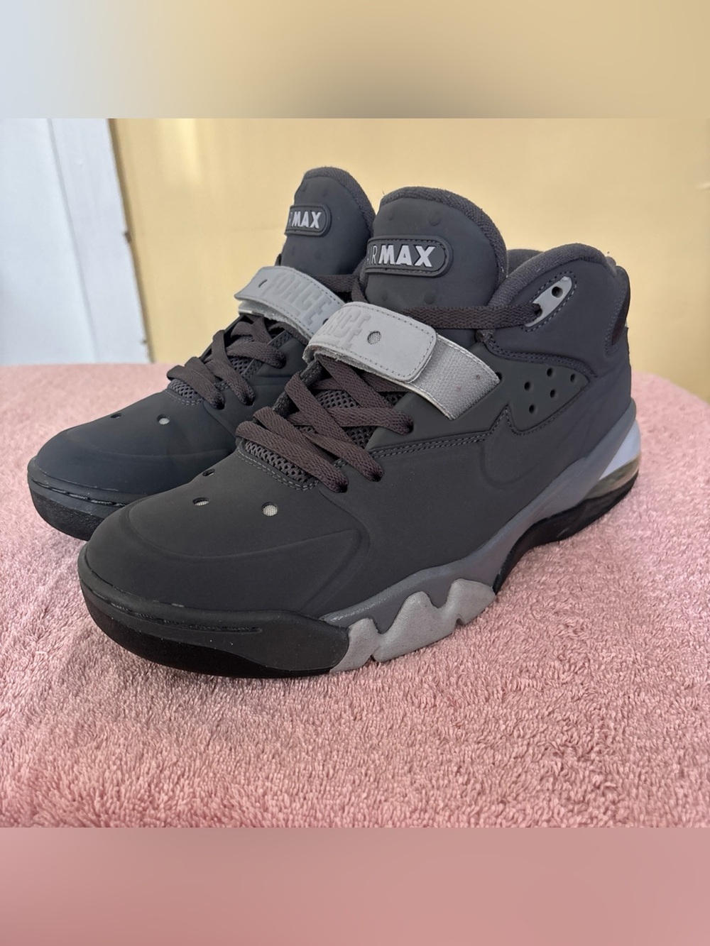 Nike Air Force Max  555105-001 Men's Size 9.5 Color Wolf Grey